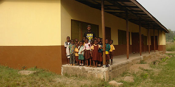 エニジェ中学校建設中